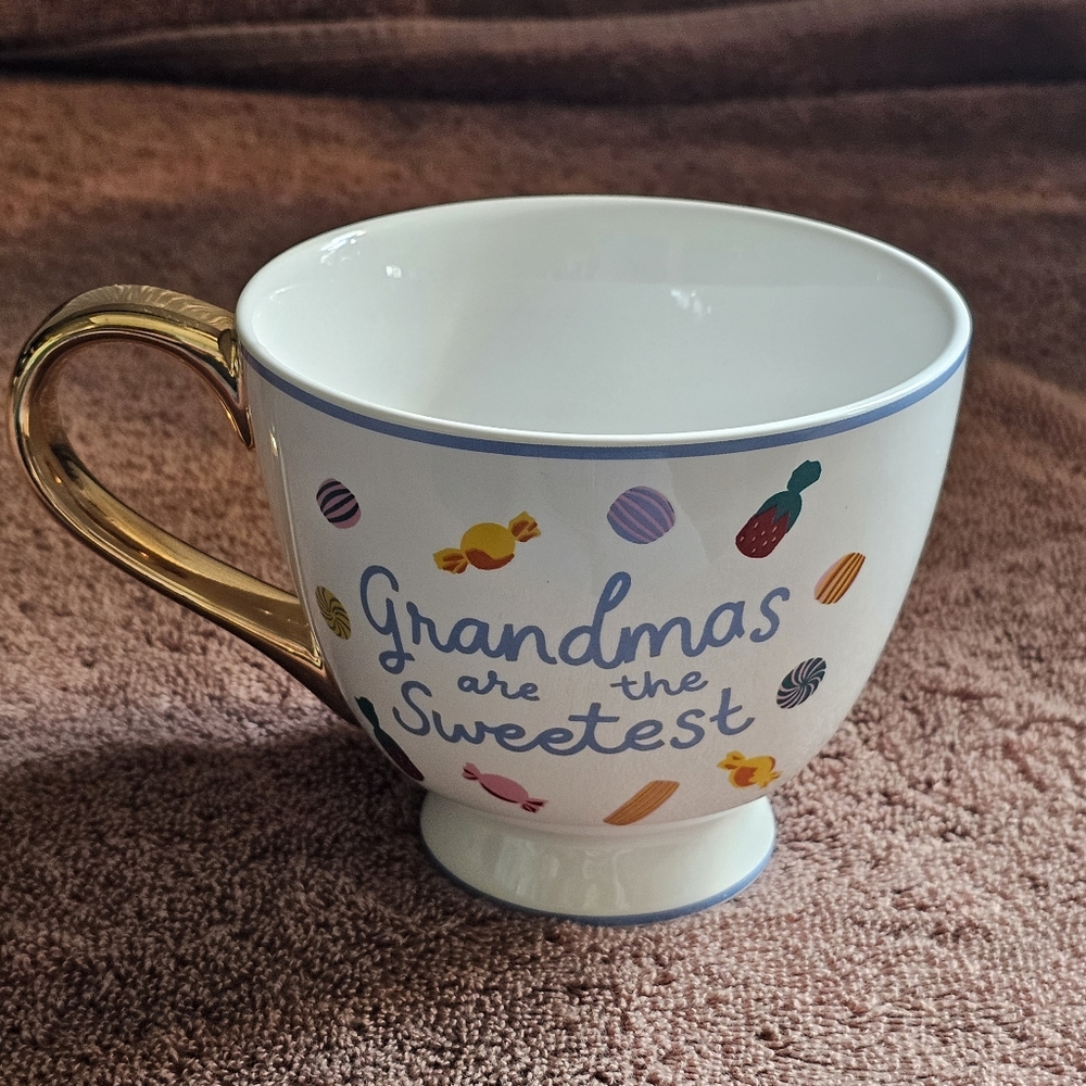 "Grandmas Are the Sweetest" Coffee Tea Mug Cup Candy Mothers Day Gold Handle